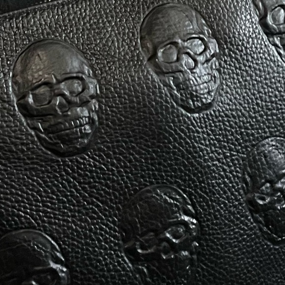 IO PELLE NWT Made In Italy Leather Skull Embossed Pouch Bag Crossbody Purse - Picture 4 of 12